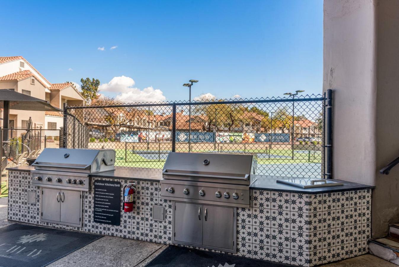 Apartment Sleek 2br-pool, Yoga Rm, Gym, Cabanas, Bbq,prkng