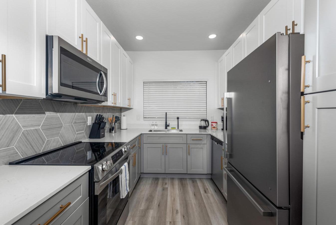 Apartment Sleek 2br-pool, Yoga Rm, Gym, Cabanas, Bbq,prkng Scottsdale
