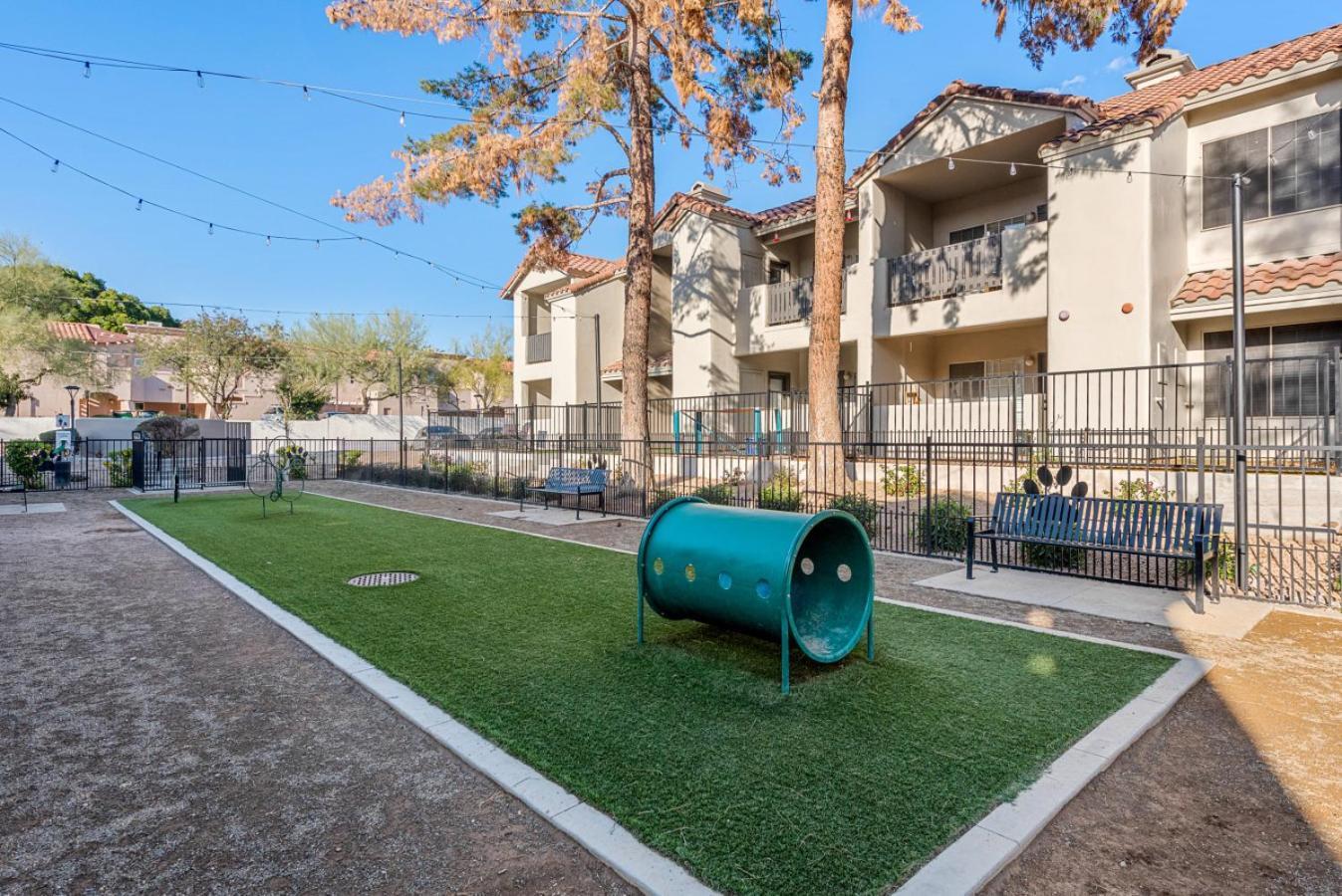 Sleek 2br-pool, Yoga Rm, Gym, Cabanas, Bbq,prkng Apartment