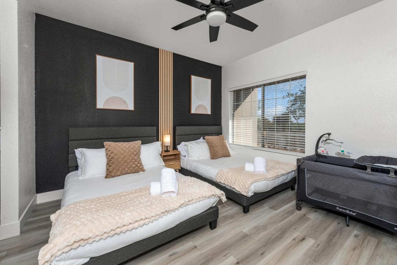 Sleek 2br-pool, Yoga Rm, Gym, Cabanas, Bbq,prkng Scottsdale