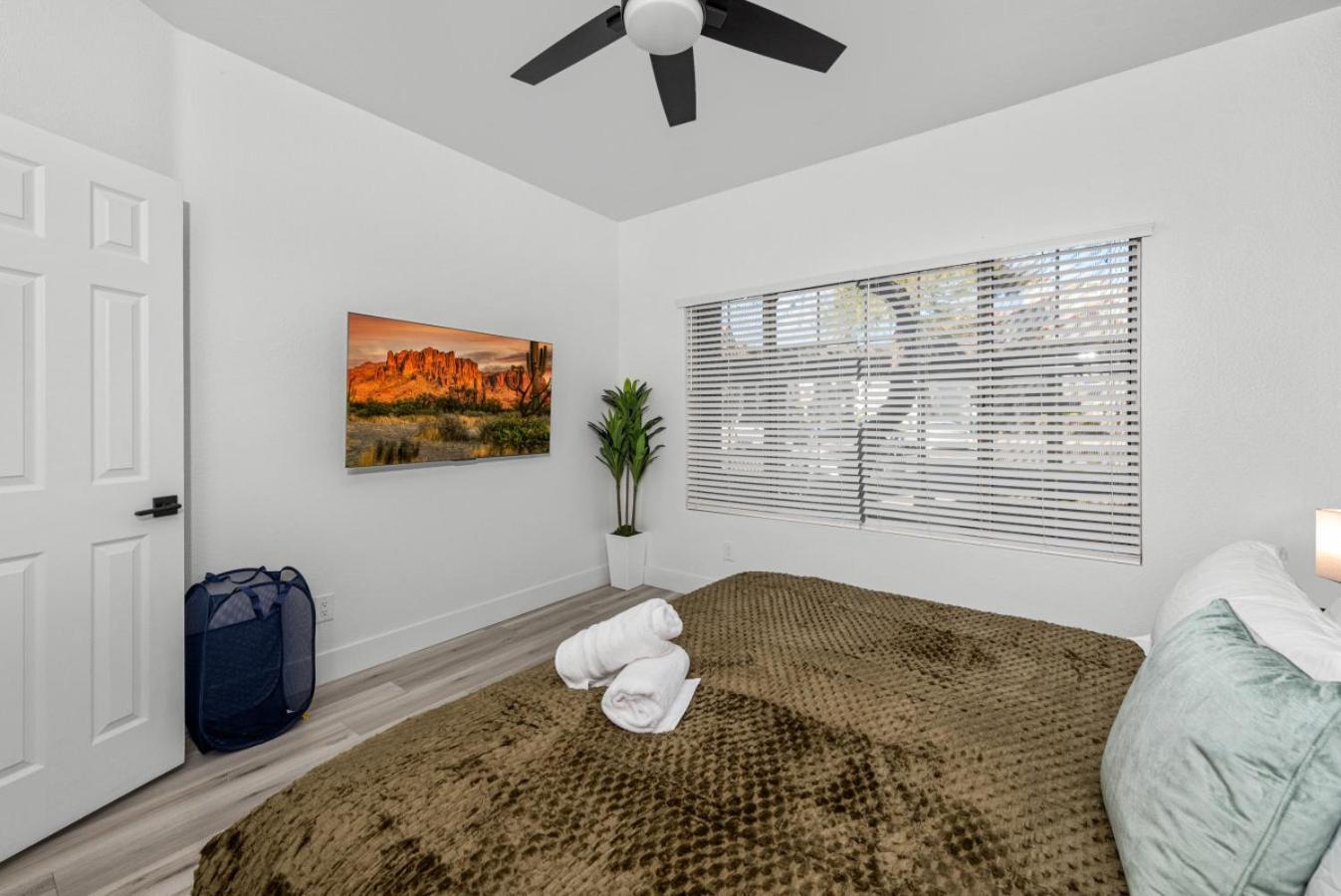 Sleek 2br-pool, Yoga Rm, Gym, Cabanas, Bbq,prkng Apartment Scottsdale