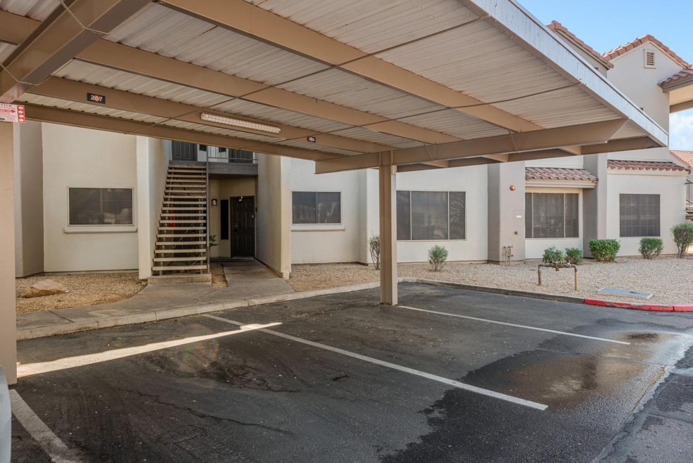 Sleek 2br-pool, Yoga Rm, Gym, Cabanas, Bbq,prkng