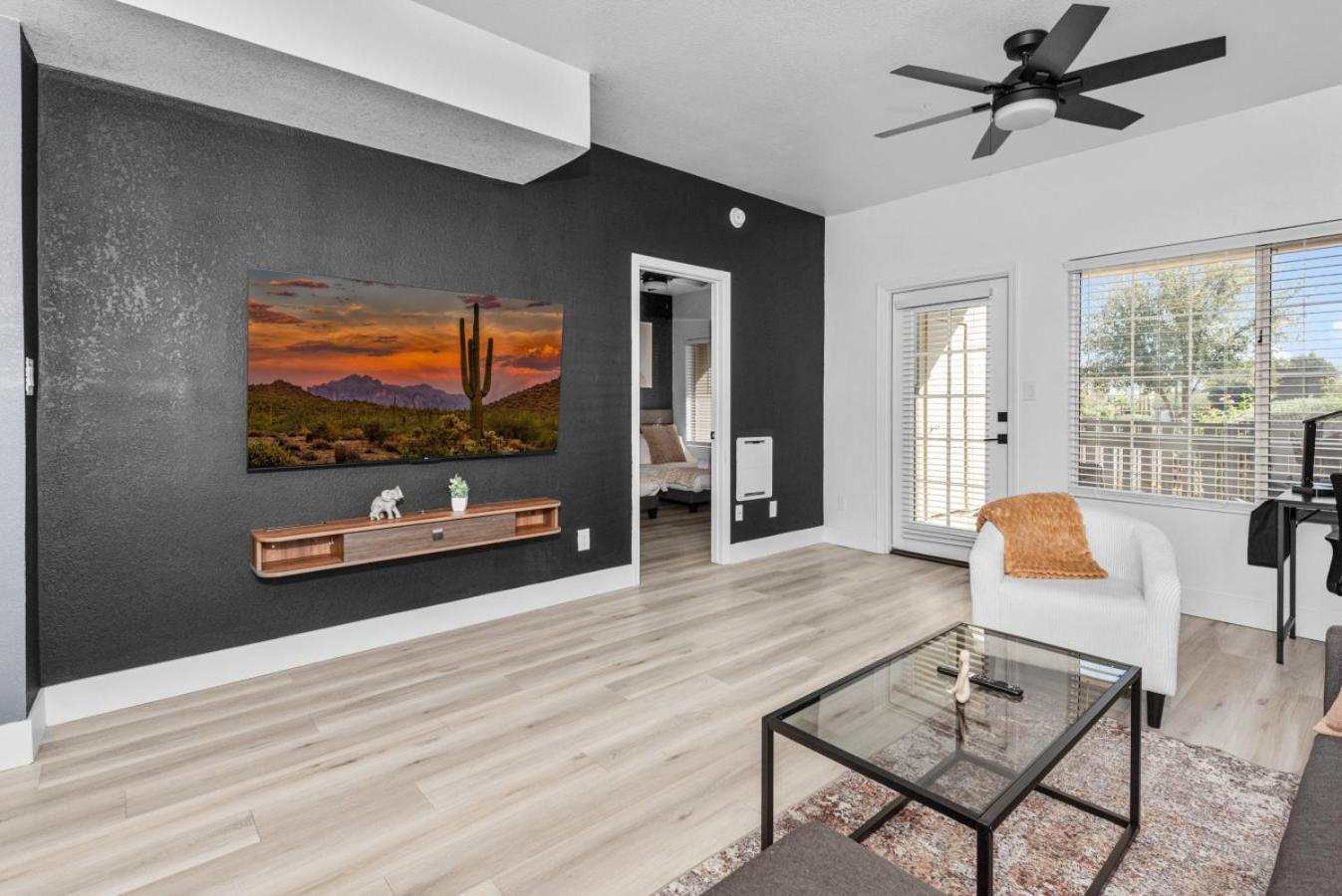 Sleek 2br-pool, Yoga Rm, Gym, Cabanas, Bbq,prkng *