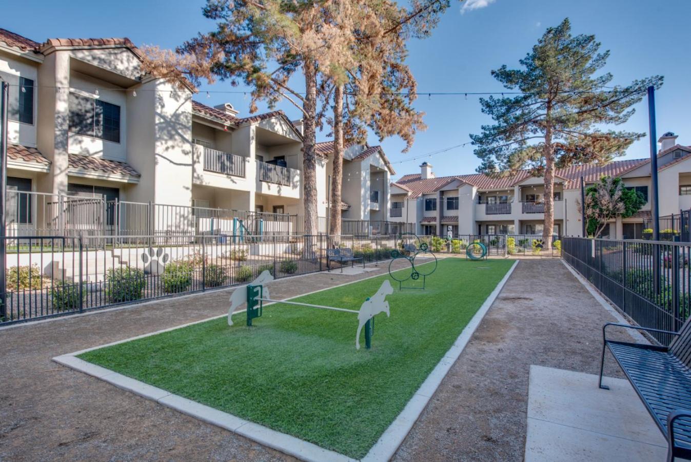 Sleek 2br-pool, Yoga Rm, Gym, Cabanas, Bbq,prkng Apartment Scottsdale