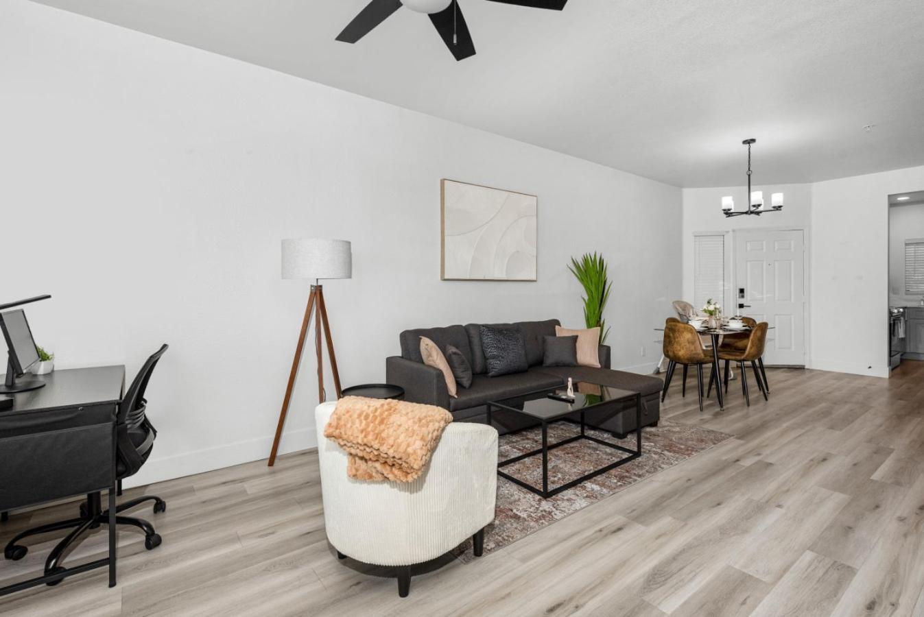 Sleek 2br-pool, Yoga Rm, Gym, Cabanas, Bbq,prkng * Scottsdale